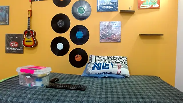 skinnyverus18 online show from October 2025 06:51:01 PM