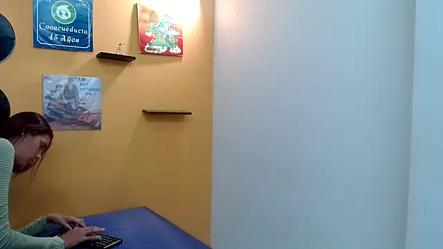 skinnyverus18 online show from April 2026 06:27:01 PM