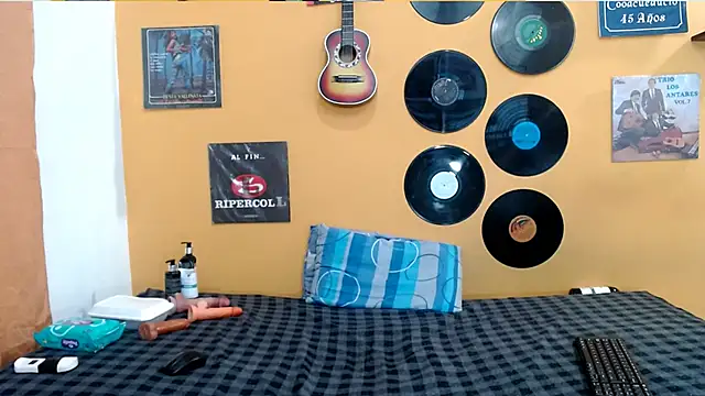 skinnyverus18 online show from April 2026 09:39:33 PM