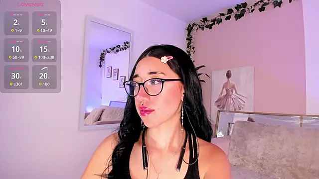 Miacorner  online show from November 2025 09:51:02 PM