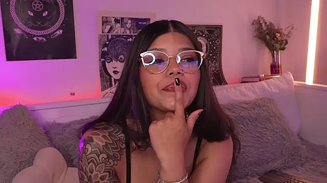 sophieee art online show from March 2026 05:01:02 AM