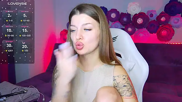 LindaBrilliant online show from October 2025 02:48:02 PM