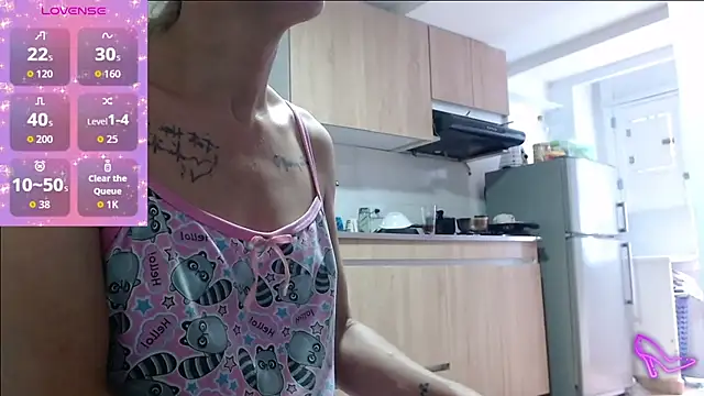 Snapshot of AllysonStonne chatting on June 2026 08:21:01 PM AllysonStonne online show from June 2026 08:21:01 PM