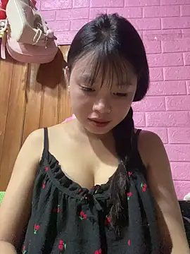 Snapshot of LunaBerry18 chatting on September 2025 12:39:01 PM LunaBerry18 online show from September 2025 12:39:01 PM