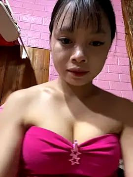 Snapshot of LunaBerry18 chatting on September 2025 12:50:02 PM LunaBerry18 online show from September 2025 12:50:02 PM