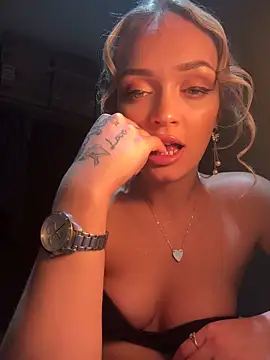 lollylicious22 online show from September 2025 11:52:01 PM