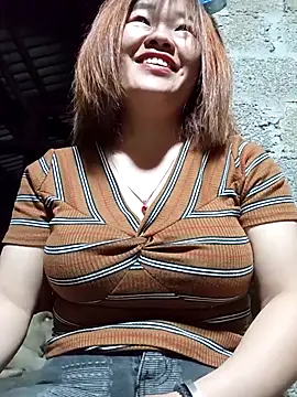 Snapshot of sukabae00 chatting on April 2026 01:32:02 PM sukabae00 online show from April 2026 01:32:02 PM