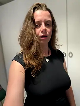 TenderLaGlamor online show from September 2025 09:06:02 PM