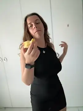 TenderLaGlamor online show from September 2025 05:07:02 PM