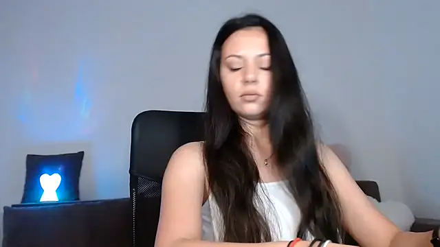 KIMBERLLY01 online show from June 2026 04:37:02 AM
