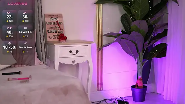 RebeccaRese online show from April 2026 08:01:01 AM