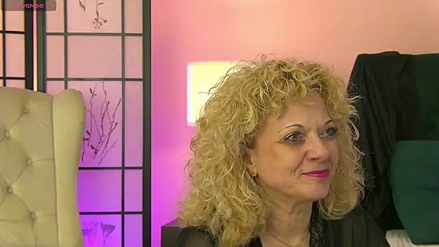 Snapshot of NiaMalkova chatting on October 2025 04:47:02 PM NiaMalkova online show from October 2025 04:47:02 PM