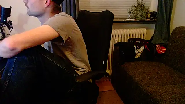 ChefDeLust online show from November 2025 06:01:02 PM