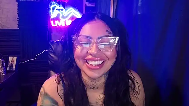 chicanachic13 online show from December 2025 09:53:01 PM