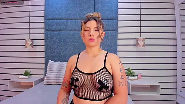 NatyLeone online show from November 2025 09:15:01 PM