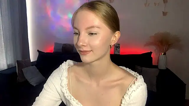 BrightAnnie online show from September 2025 01:02:01 PM