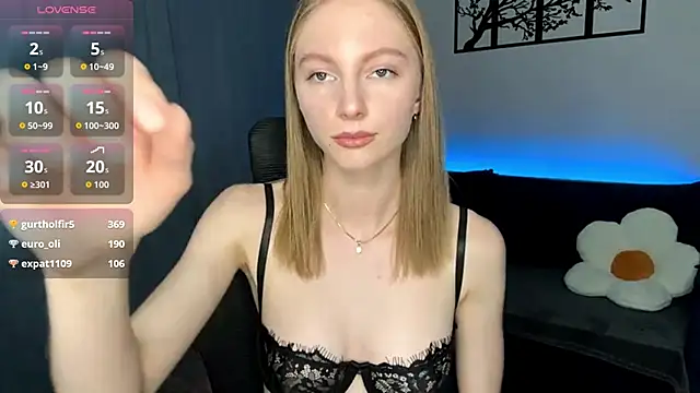 BrightAnnie online show from November 2025 05:04:02 PM