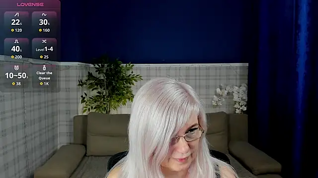 Snapshot of Hella_Fabel chatting on May 2026 01:11:01 AM Hella Fabel online show from May 2026 01:11:01 AM