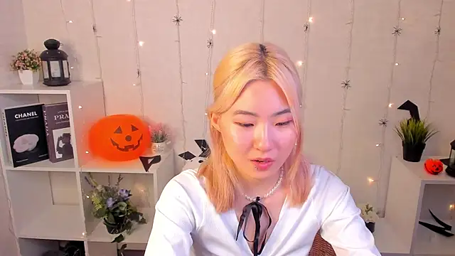 Aisi 18 online show from October 2025 06:04:01 AM