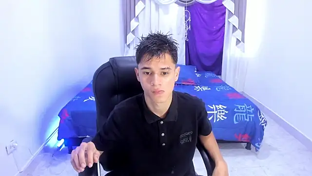 Snapshot of Aron_Boyy chatting on October 2025 08:33:01 PM Aron Boyy online show from October 2025 08:33:01 PM