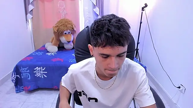 Aron Boyy online show from April 2026 08:03:01 PM