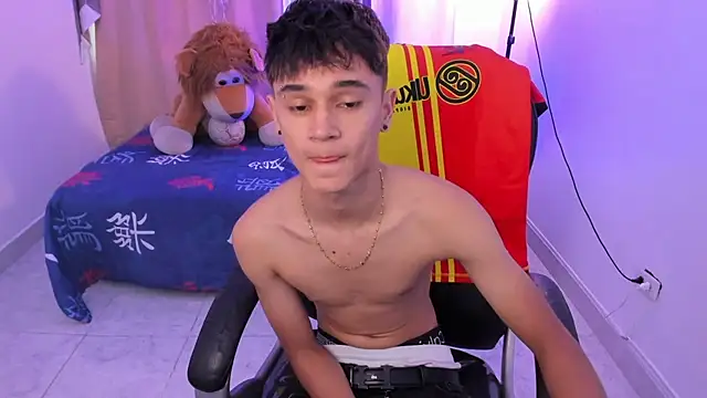 Aron Boyy online show from April 2026 09:41:02 PM