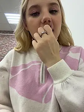 Sky Cutie online show from December 2025 04:50:01 AM