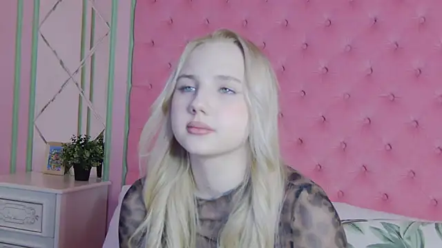 Sky Cutie online show from April 2026 04:43:02 AM