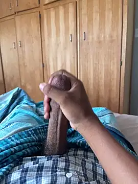 Snapshot of CreamyOff45 chatting on December 2025 05:24:02 AM CreamyOff45 online show from December 2025 05:24:02 AM