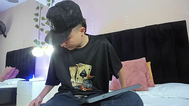 Nascary Fox online show from September 2025 07:47:02 PM