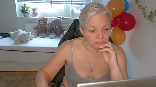 Linsy Kim online show from December 2025 09:03:01 AM