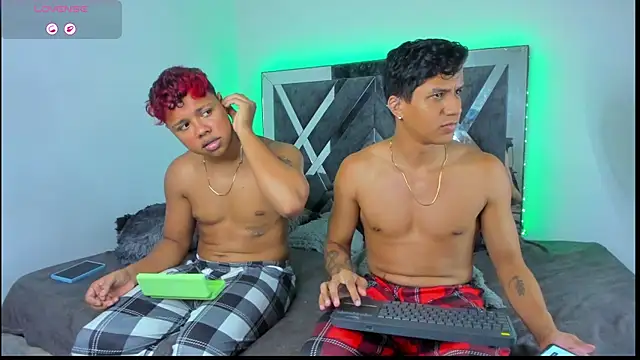 Robertmiller21 online show from April 2026 11:53:01 PM