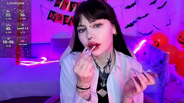 Morana Batt online show from November 2025 02:02:02 AM