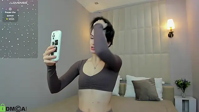 Adeline Perle online show from September 2025 12:03:02 AM