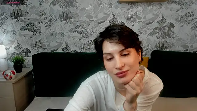 Adeline Perle online show from October 2025 01:36:02 AM