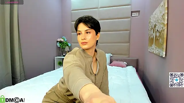 Adeline Perle online show from October 2025 01:06:02 AM