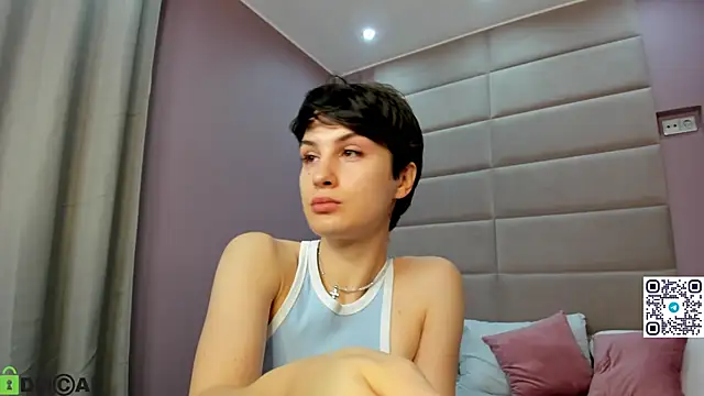 Adeline Perle online show from November 2025 01:04:02 AM