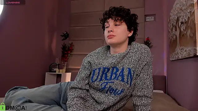 Adeline Perle online show from January 2026 02:49:01 AM