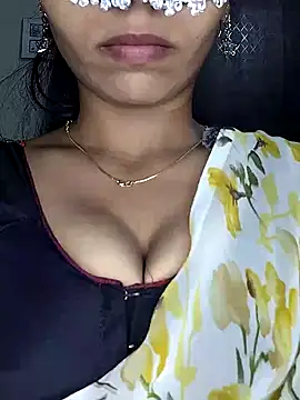 Savita2310 online show from December 2025 05:41:02 PM