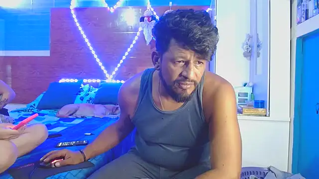 dulcelatin21 online show from January 2026 11:30:01 PM