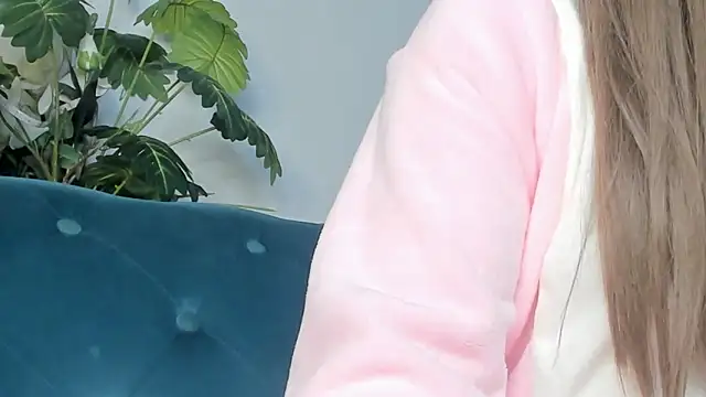 Snapshot of SwweetMoon chatting on October 2025 01:10:01 PM SwweetMoon online show from October 2025 01:10:01 PM