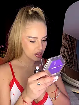 AubrieleRouj1 online show from November 2025 05:00:01 PM