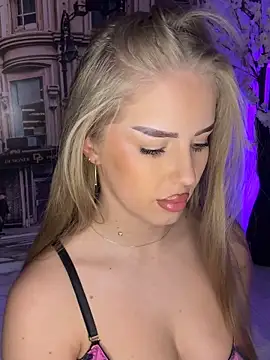 AubrieleRouj1 online show from January 2026 05:05:02 PM