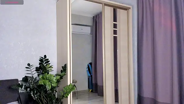 Snapshot of SaraShine_ chatting on October 2025 07:58:02 PM SaraShine online show from October 2025 07:58:02 PM