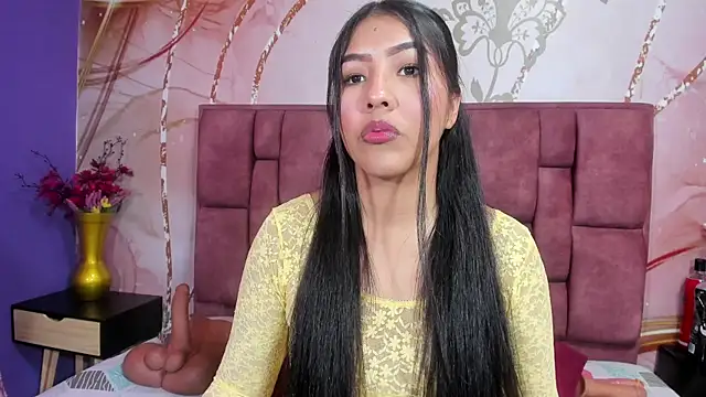 luna maisonn online show from December 2025 08:25:01 PM