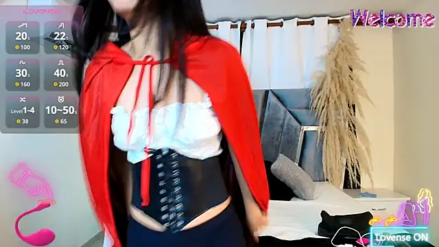 MiniLove 01 online show from October 2025 12:06:01 PM