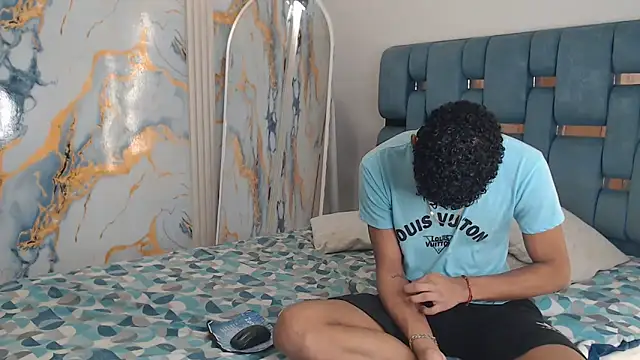 PRETTY FEM online show from April 2026 01:11:02 AM