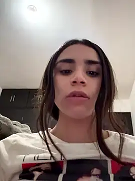 Snapshot of Ariovalle chatting on February 2026 06:01:01 AM Ariovalle online show from February 2026 06:01:01 AM