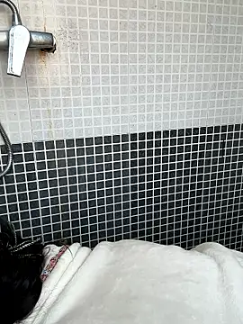 xiiuuff18 online show from January 2026 12:13:01 AM