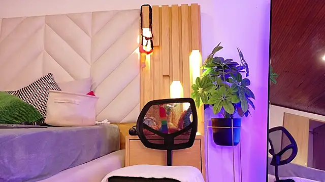 Zafiro Gem  online show from September 2025 06:43:02 PM